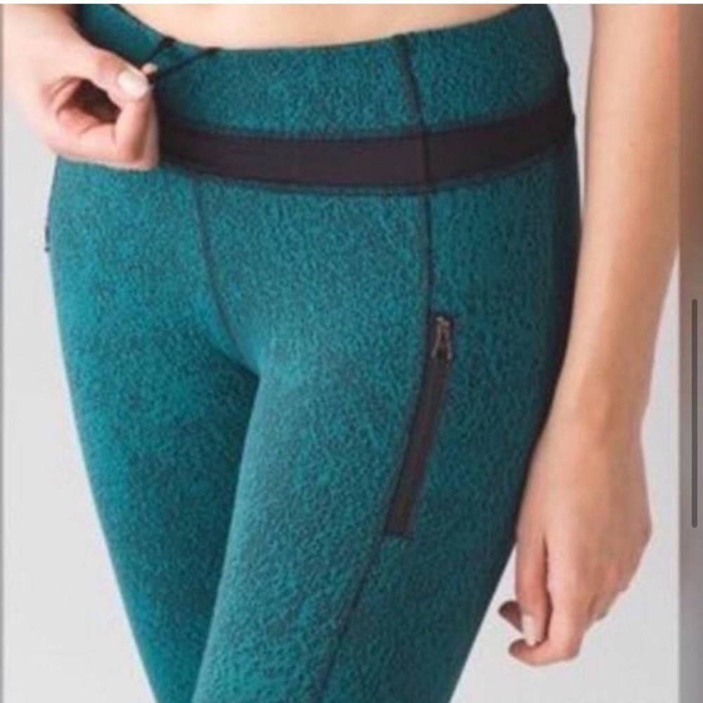 Lululemon leggings inspire tinght green spray with zip. - Picture 2 of 8